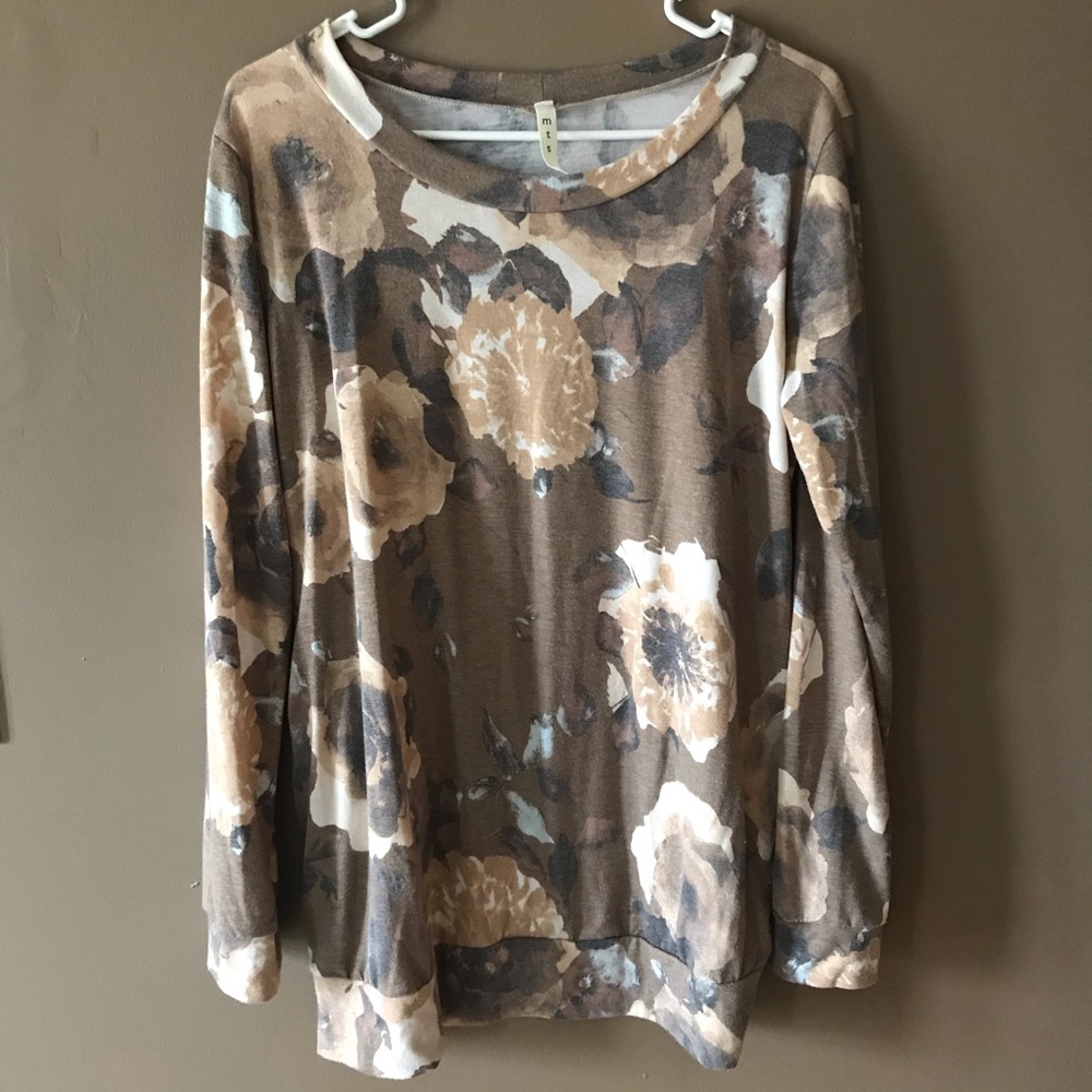 Floral oversized shirt (medium)